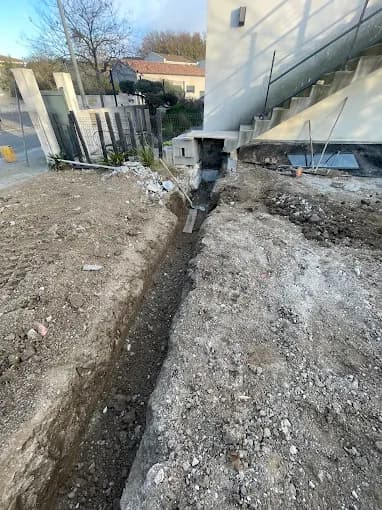 Fondation de batiment en construction terrassement