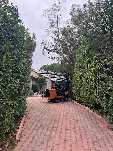 Engin de forage sur voie briquee