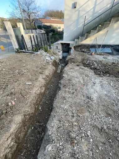 Fondation de batiment en construction terrassement